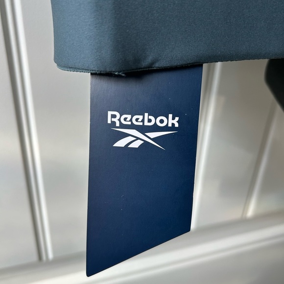 NWT Reebok Lux Vector Racer Bra - Picture 6 of 6